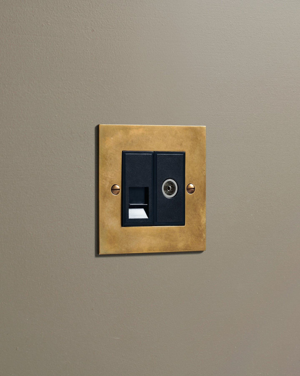 Heirloom Brass Classic TV & Telecom Outlet - 2 Gang TEST