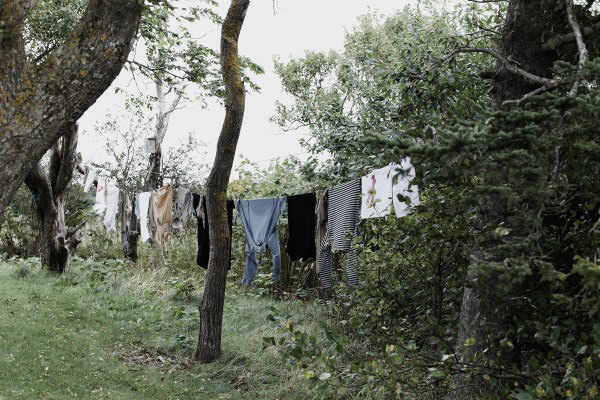 deVOL-kitchens-accessories-Cotes Mill-blog-Kinfolk-book-magazine-lifestyle-stylish-photography-simple-recipes-family-in search of home-washing line