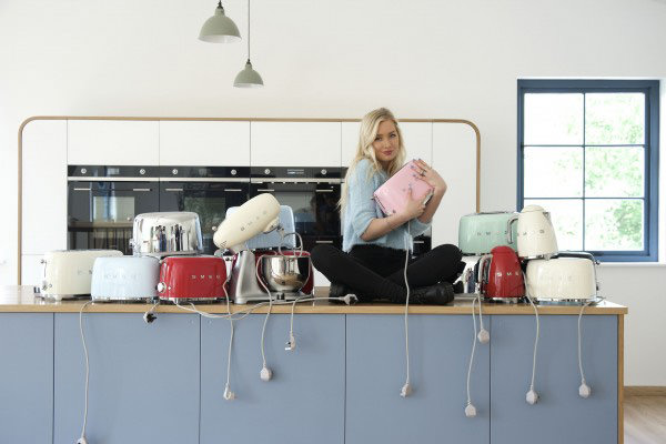 deVOL-kitchens-Cotes Mill-Air-Smeg-retro-bright colours-small-appliances-toaster-kettle-mixer
