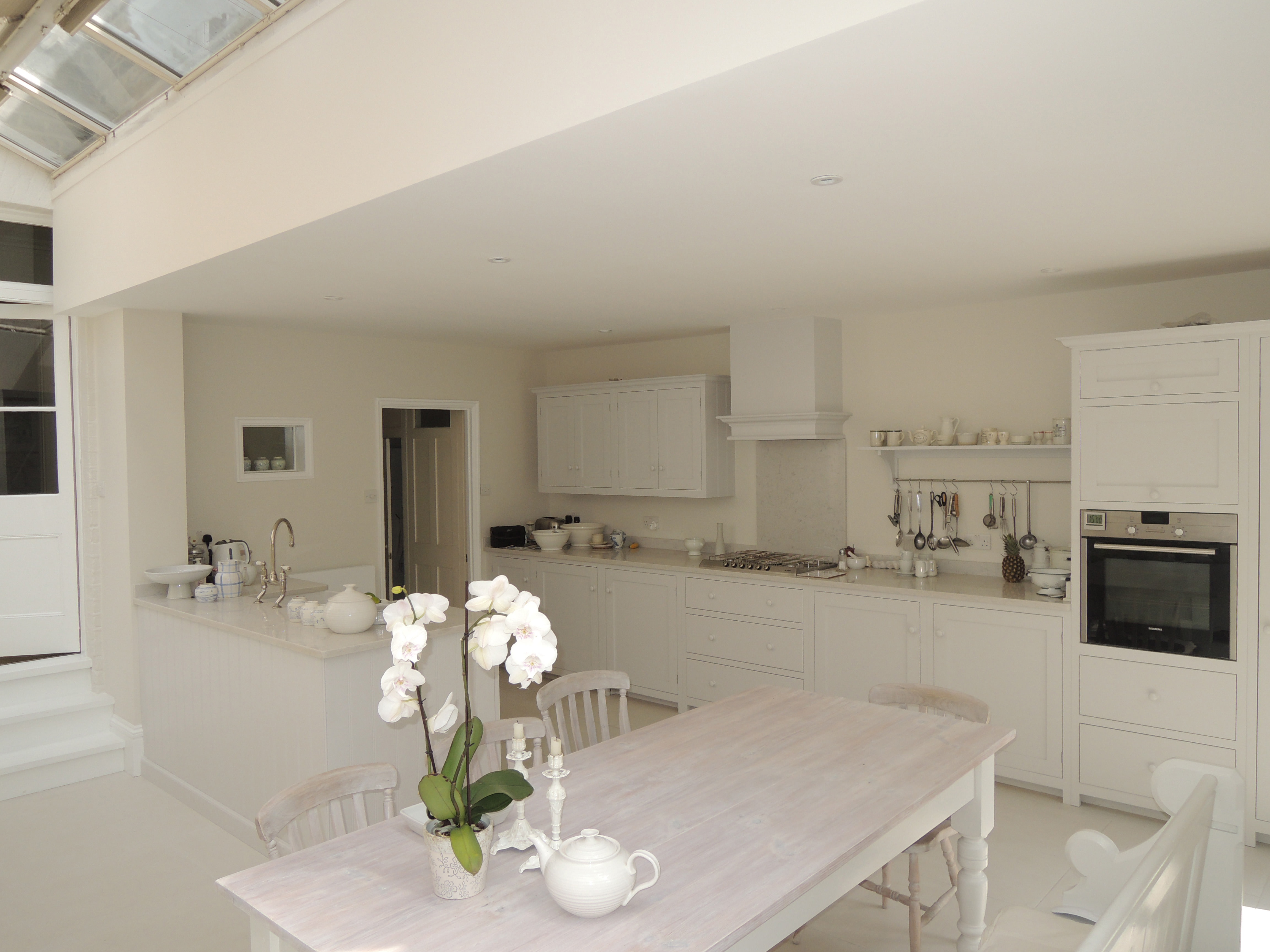 deVOL-kitchens-Cotes Mill-London-home-design-interior-shaker-damask-Dalston-flowers-shabby-chic