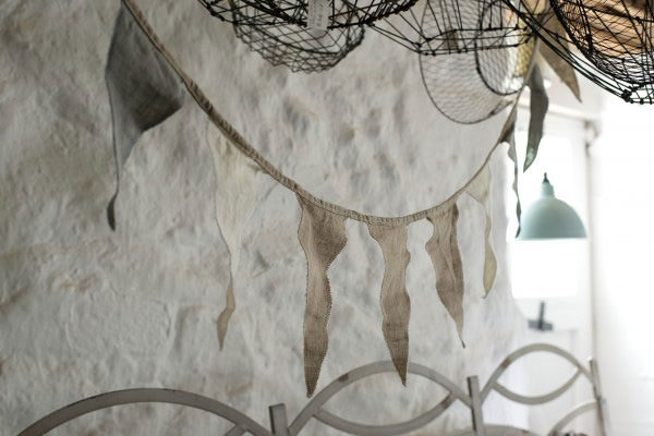deVOL-kitchens-blog-Cotes Mill-products-linen-vintage-style-lace-detail-simple-photography-accessories-handmade-stylish-decoration-bunting-home-interior-nude-plain-linen