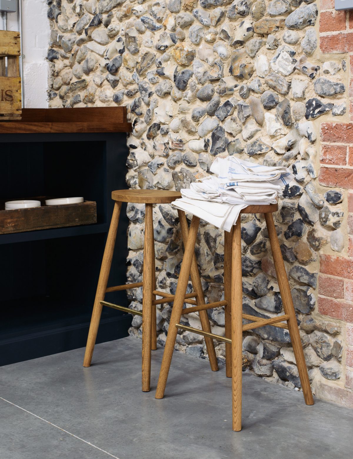 The original cobbled wall adds so much charm and authenticity to this kitchen.