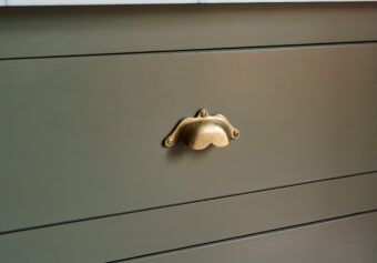 What Knobs and Handles Should I Choose For My Kitchen?