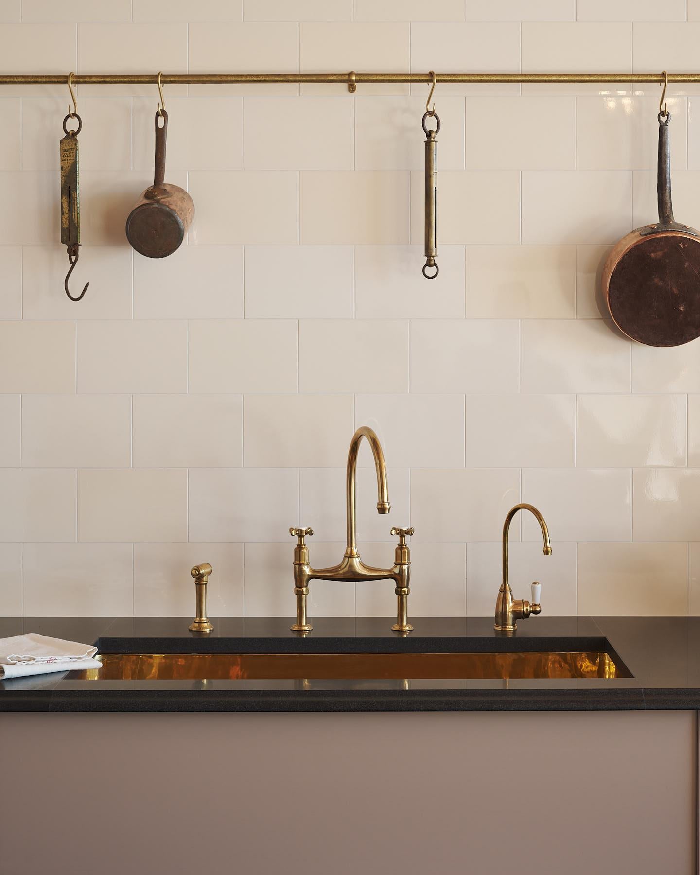 deVOL 1000 Single Polished Brass Sink