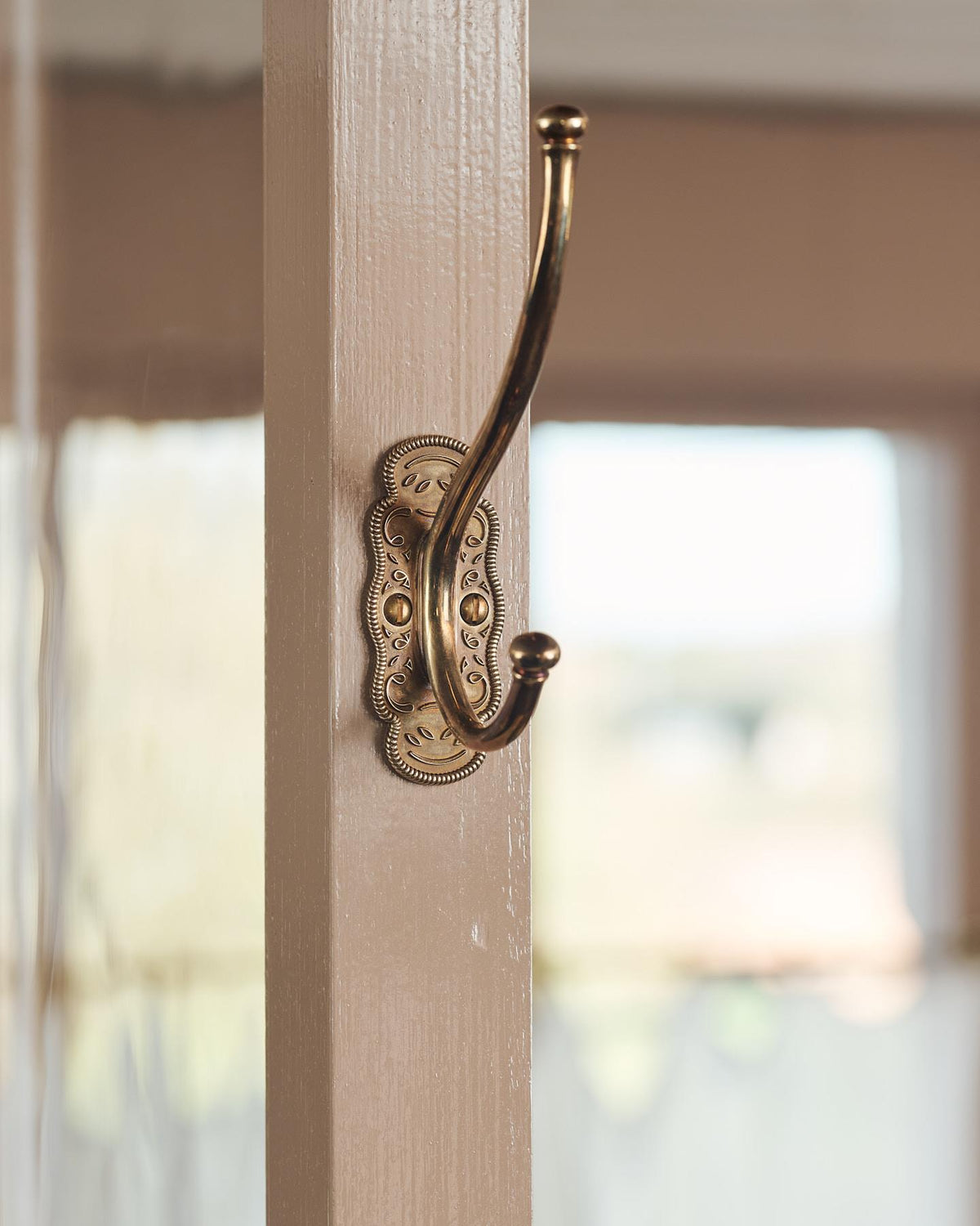 The Petite Parisian Café Hook TEST