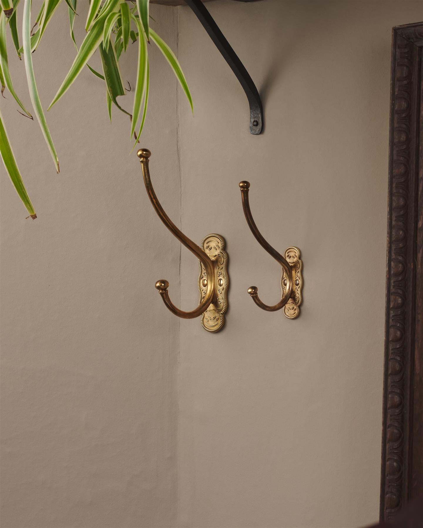 The Petite Parisian Café Hook