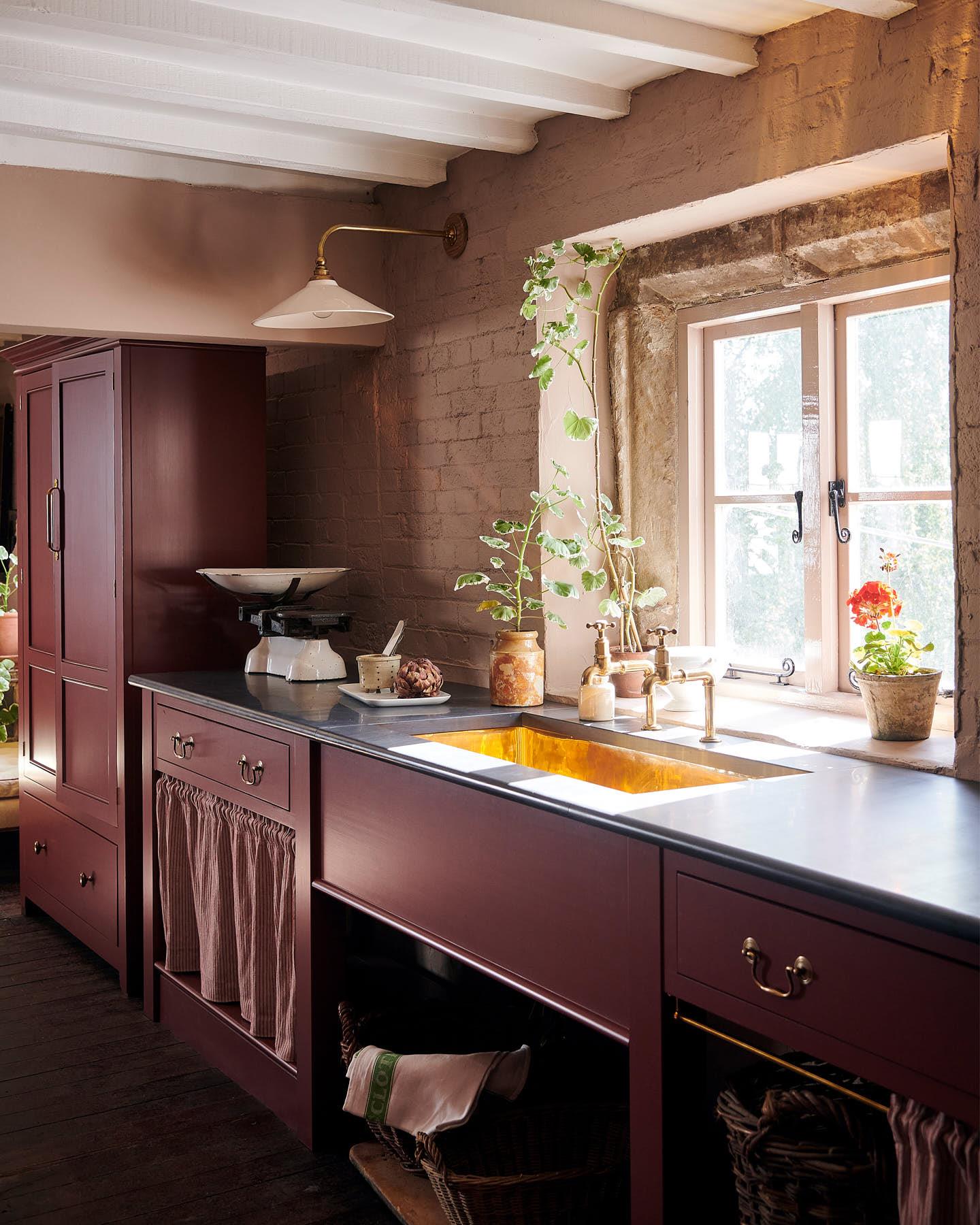 deVOL 1000 Single Polished Brass Sink