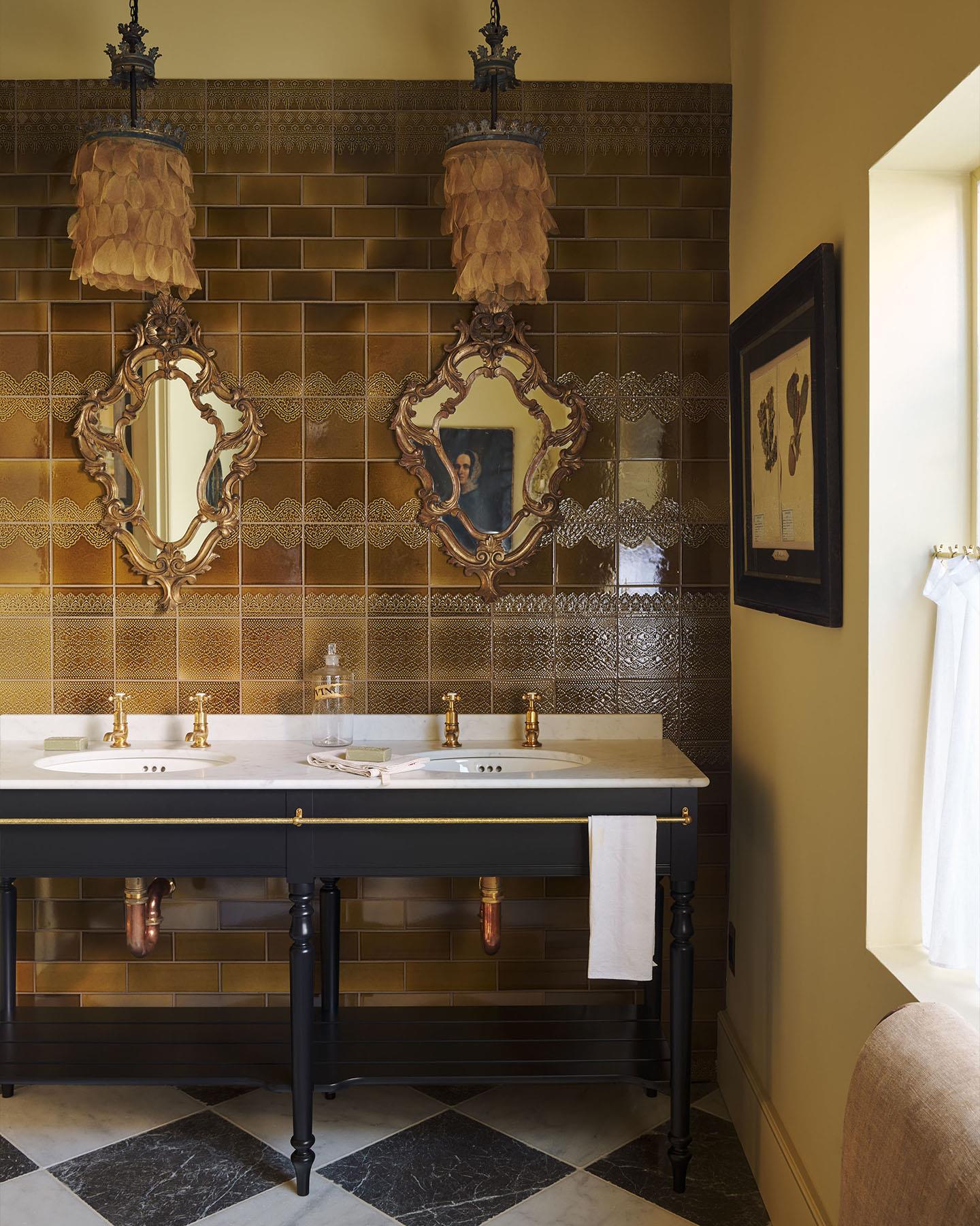 The Victorian Washstand with Pillar Taps - Twin, Printer's Black, Carrara Marble Worktop