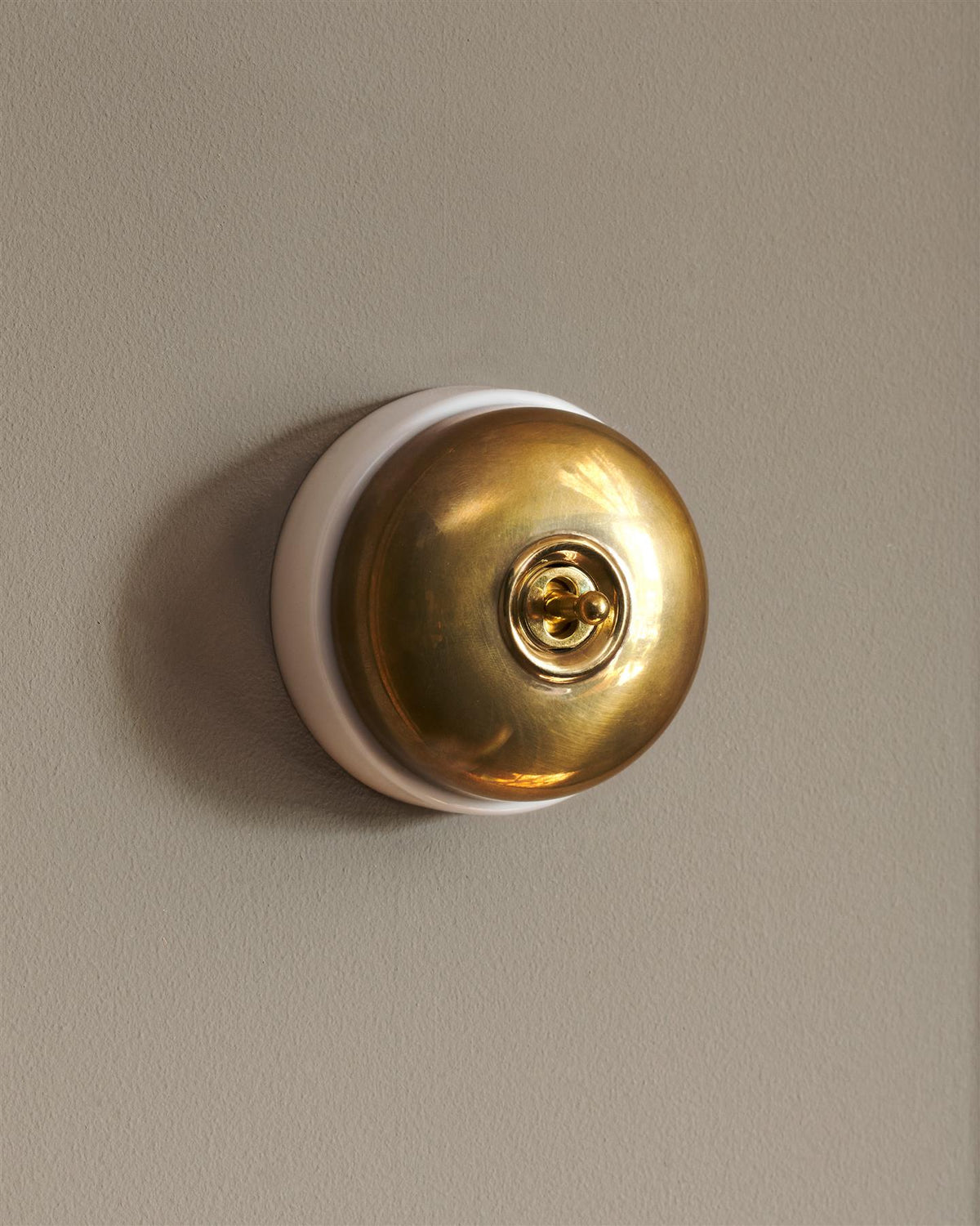 The Dolly Toggle Switch - Heirloom Brass, White Base, Retract to Centre TEST