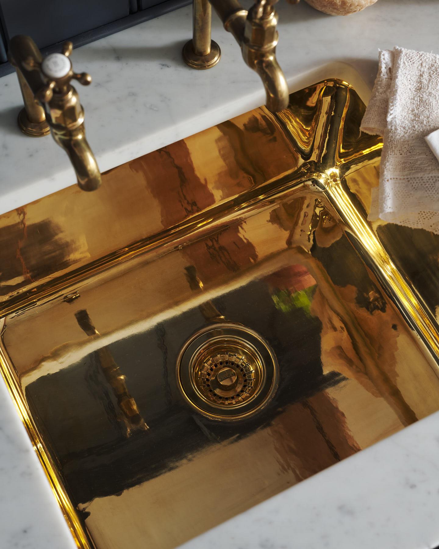 deVOL 500 Single Polished Brass Sink