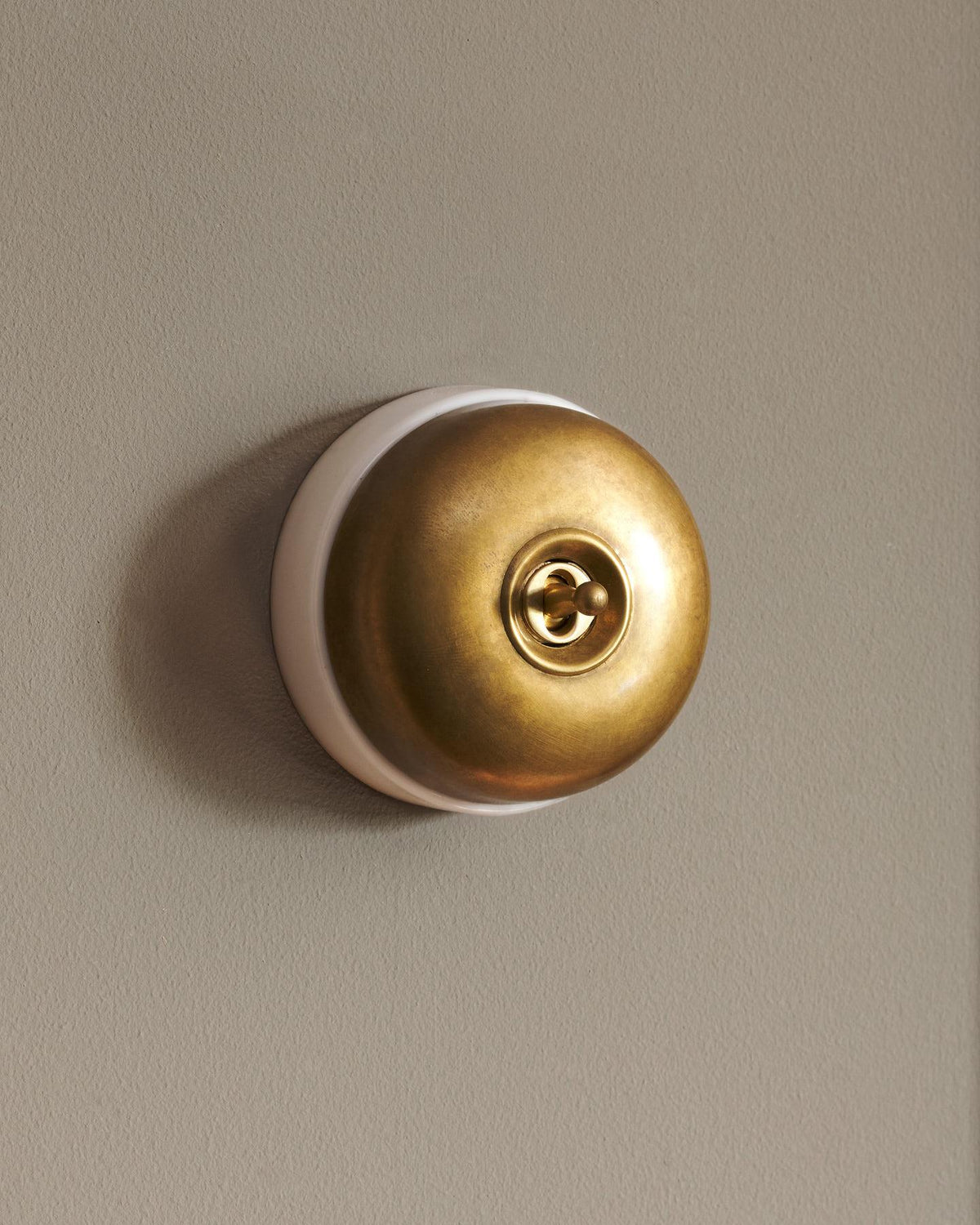 The Dolly Toggle Switch - Aged Brass, White Base, Retract to Centre TEST