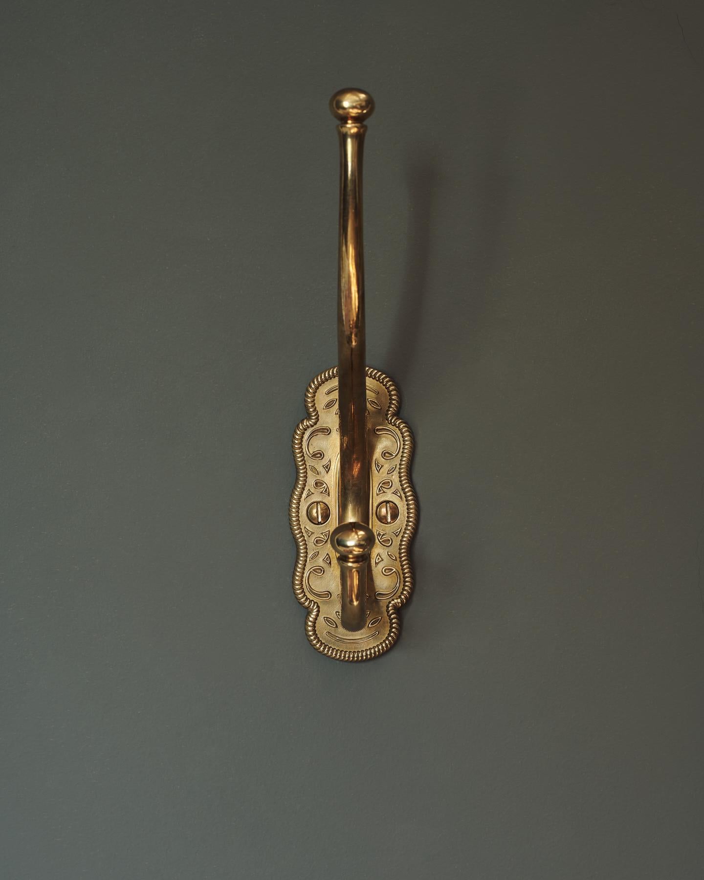 The Grand Parisian Café Hook