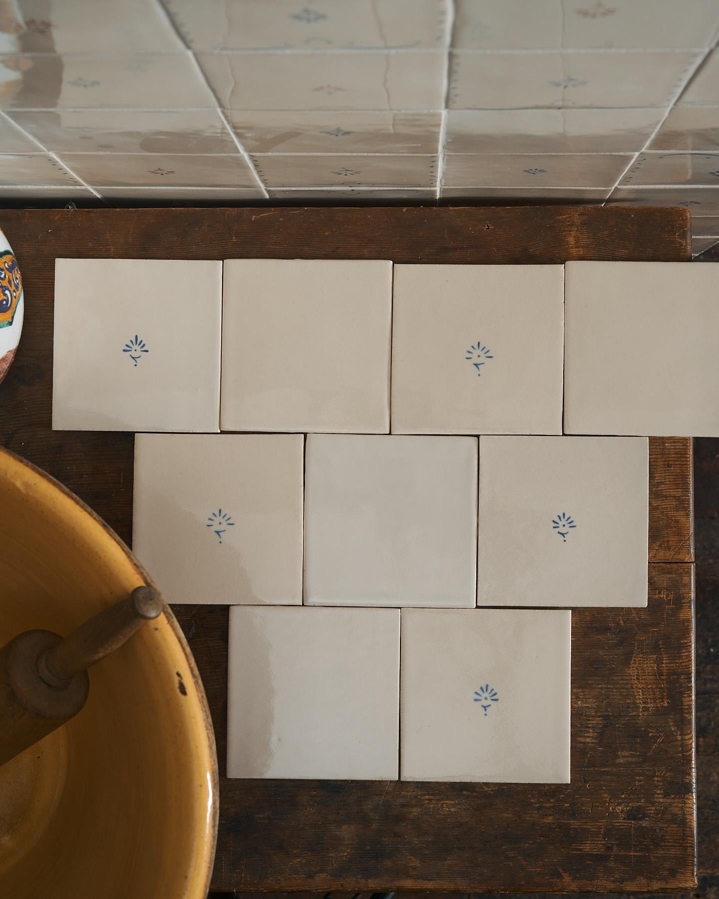 Ditsy Delft Tile - Plain
