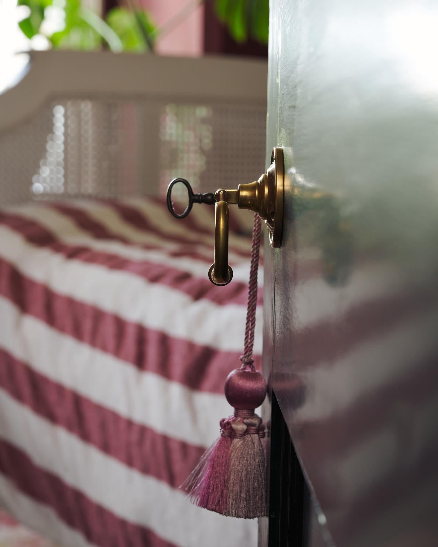 The Eglantine Drop Handle with Romilly Backplate