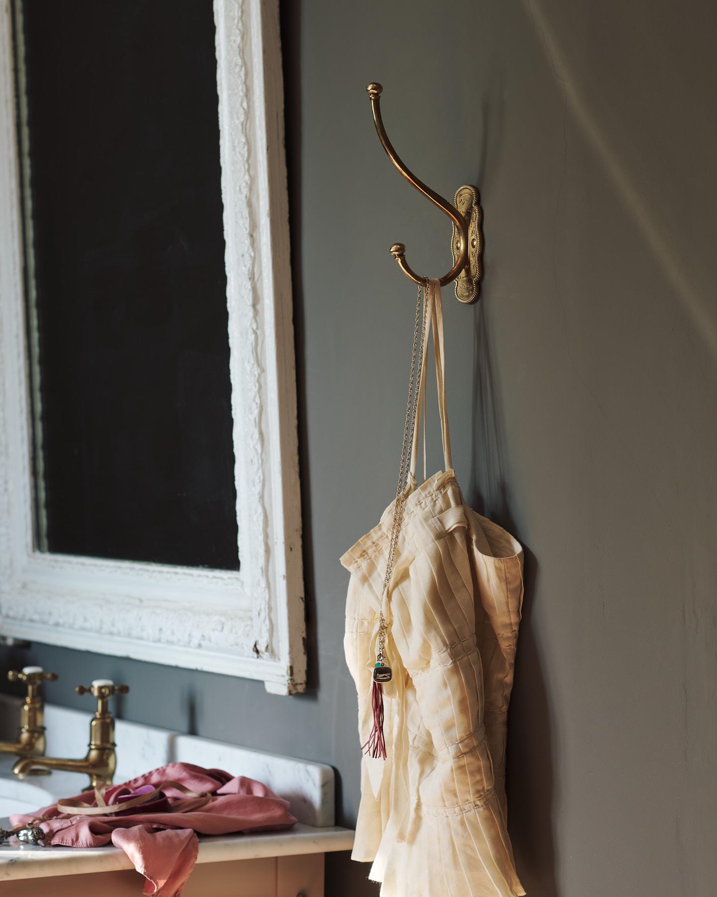 The Grand Parisian Café Hook