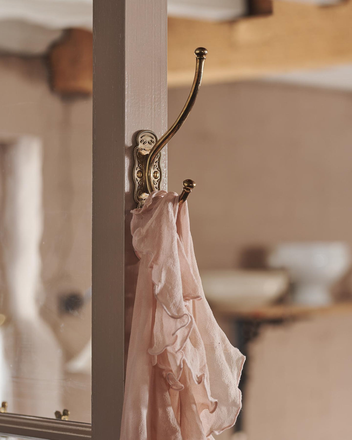 The Petite Parisian Café Hook TEST