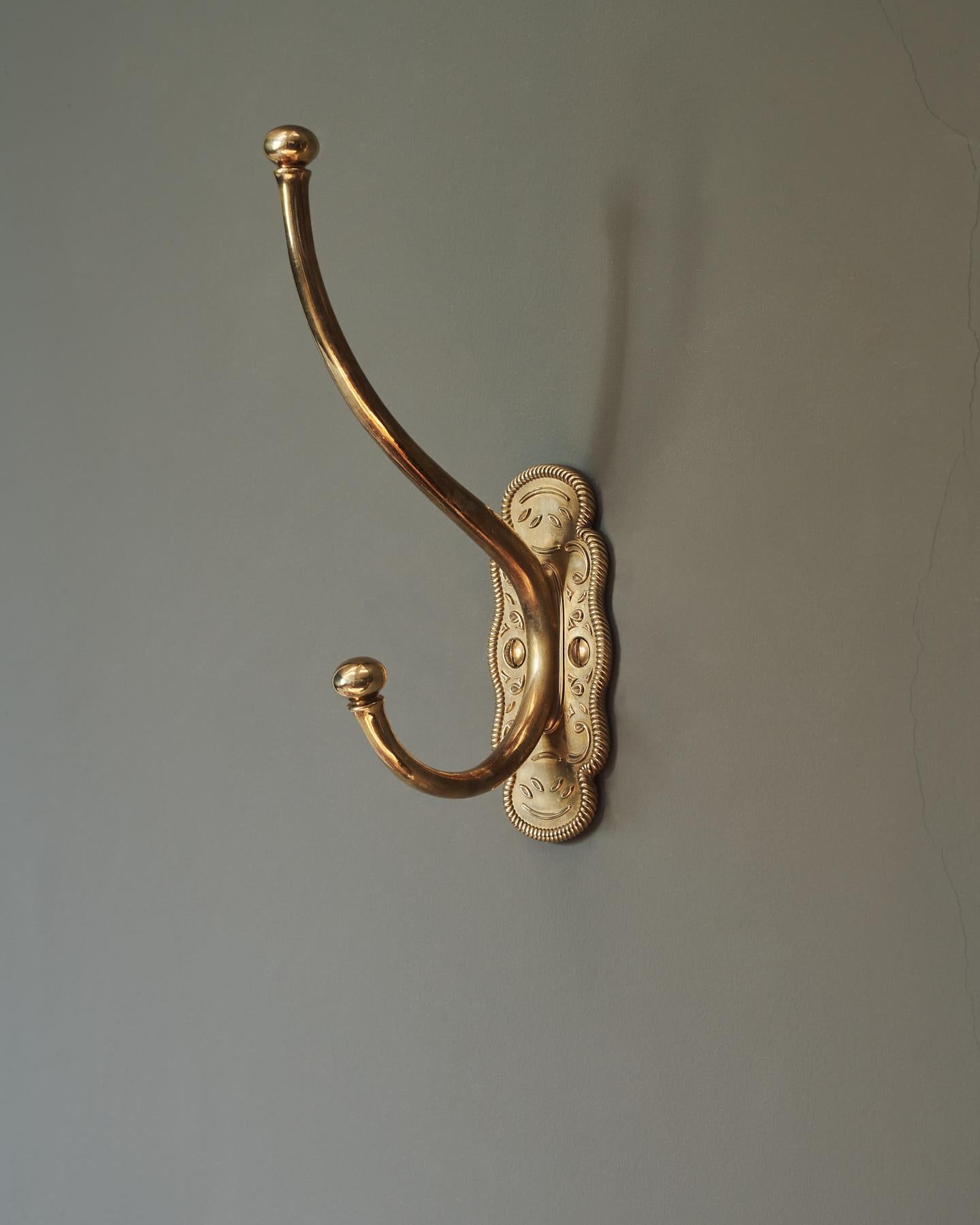 The Grand Parisian Café Hook