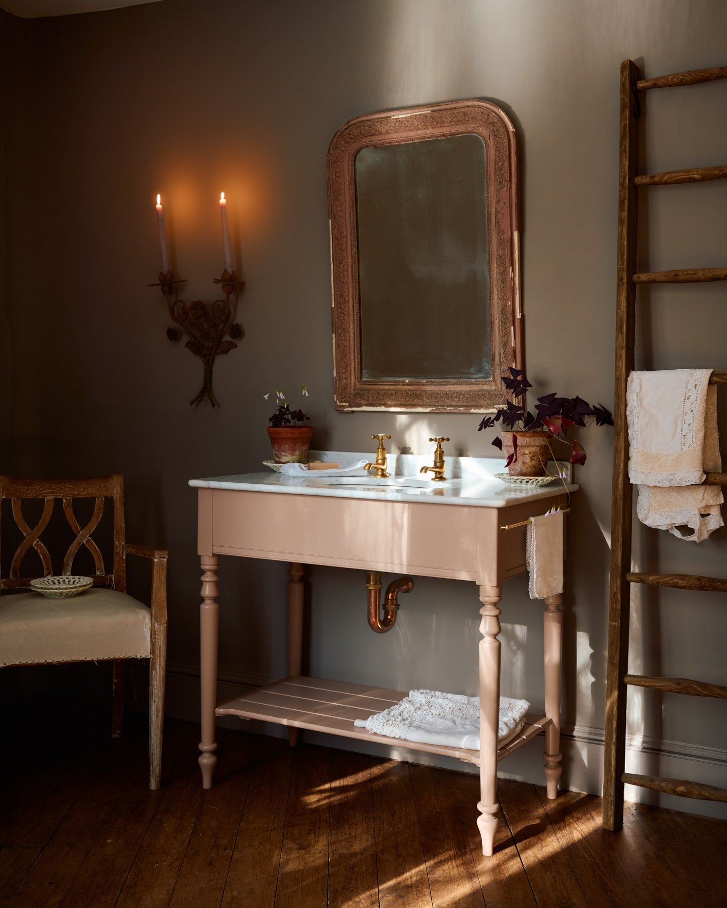 The Victorian Washstand with Pillar Taps - Large, Mushroom, No Worktop