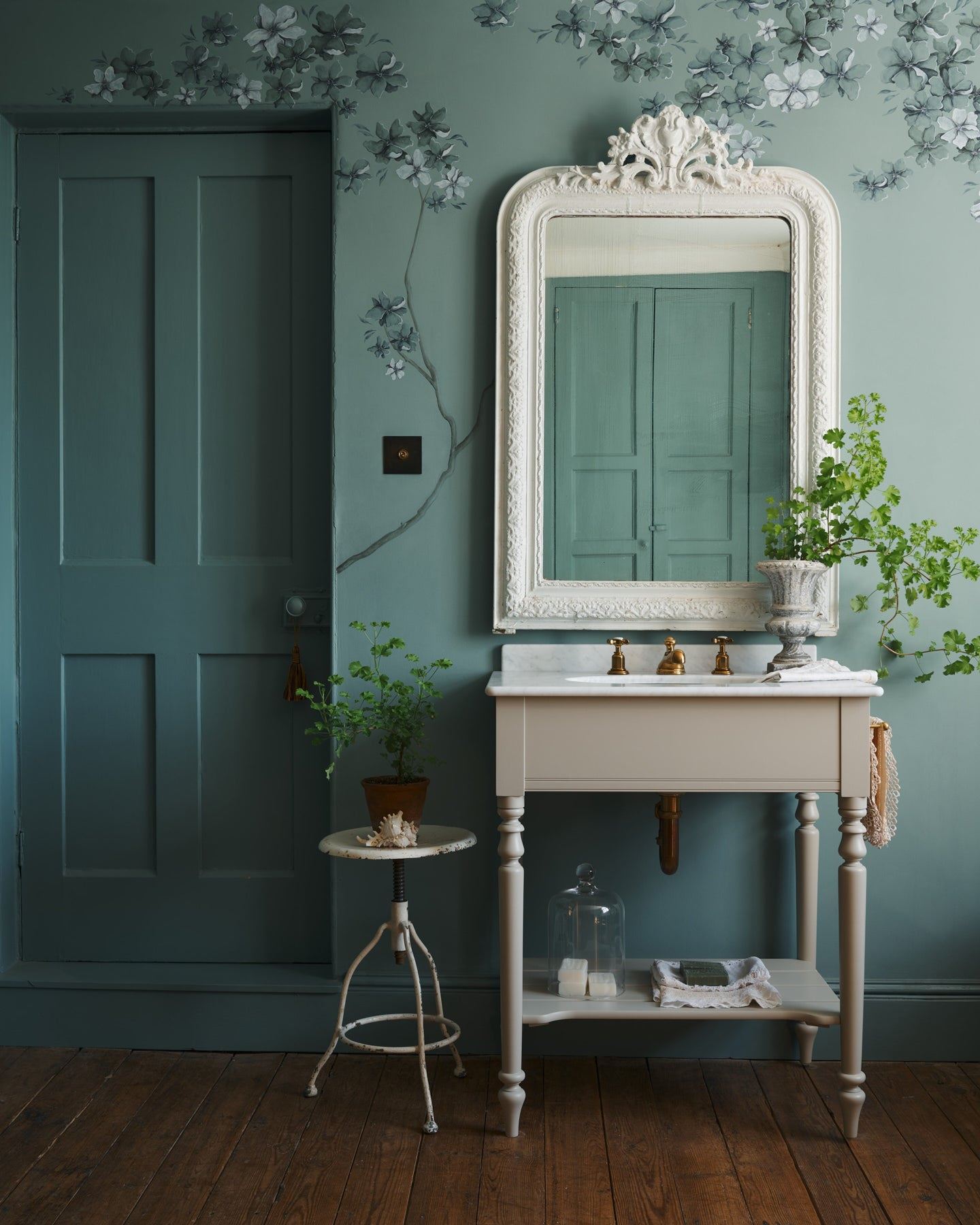 The Victorian Washstand with Mixer Tap - Medium, Princelet Pink, No Worktop