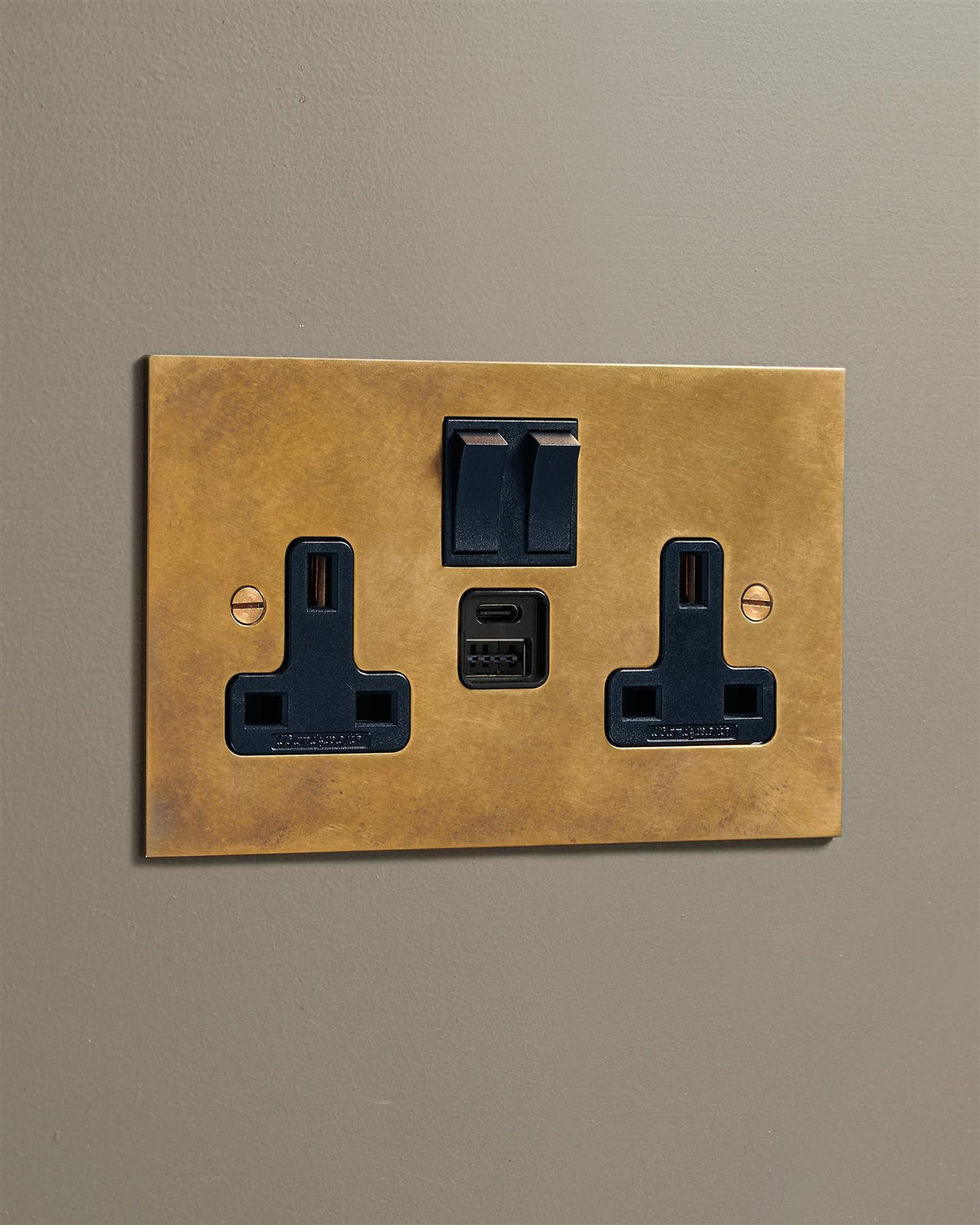 Heirloom Brass Classic 13A Plug Socket - Twin with USB A/C TEST