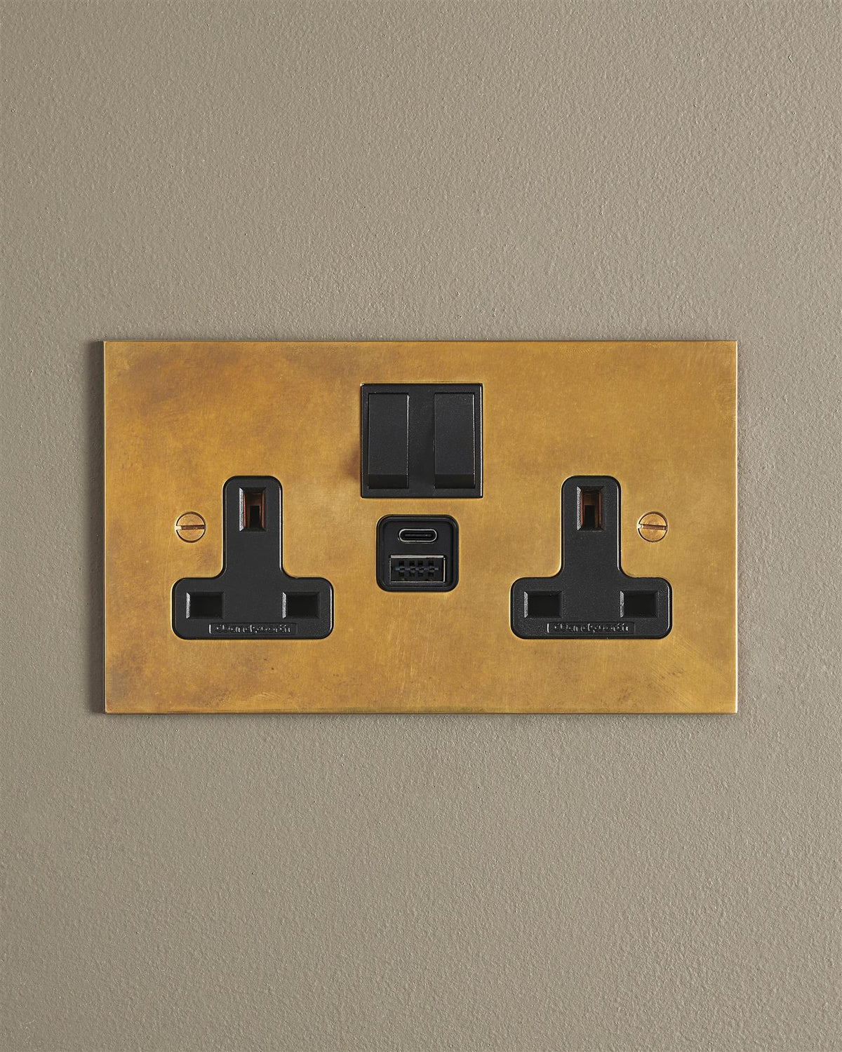 Heirloom Brass Classic 13A Plug Socket - Twin with USB A/C TEST