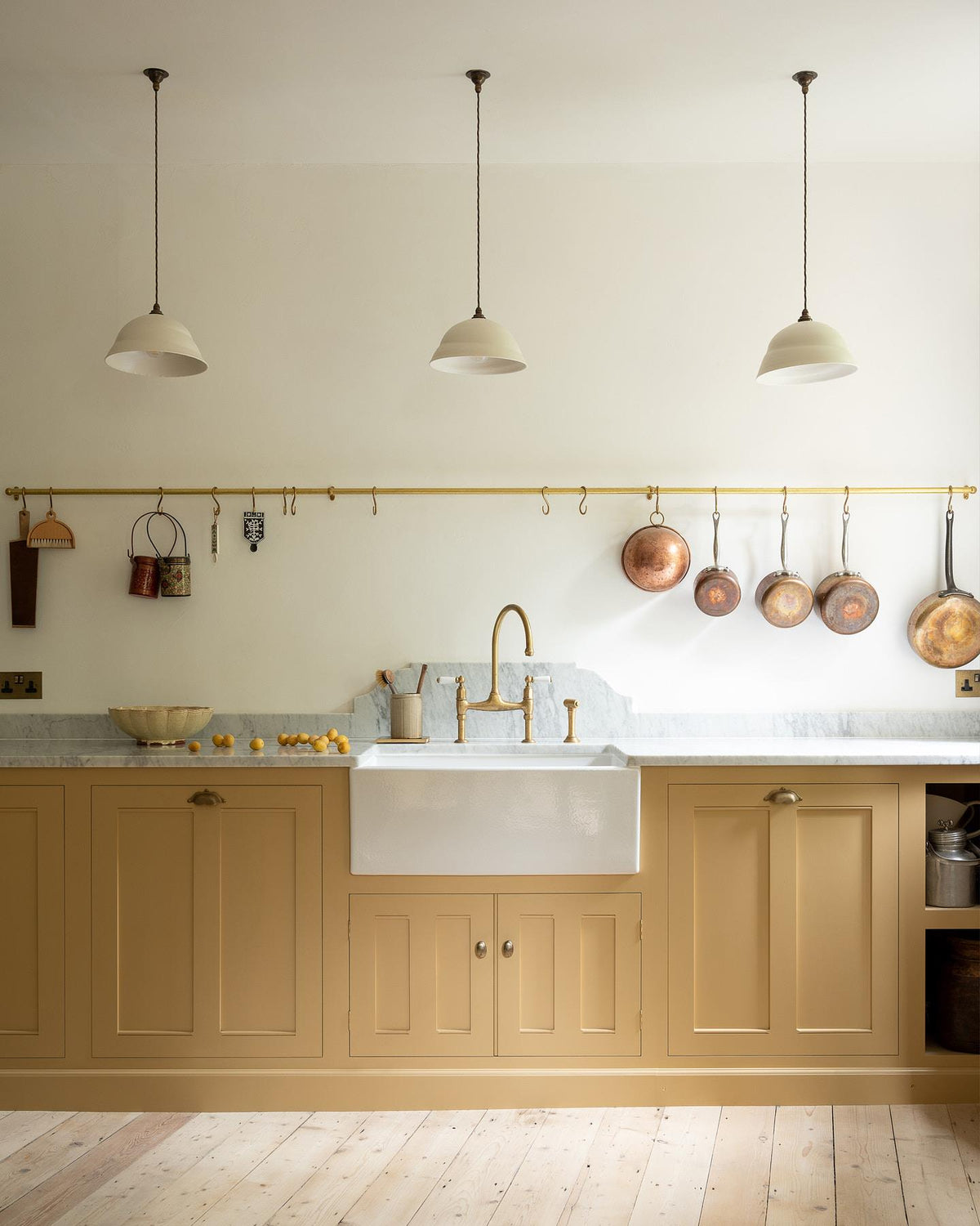 Aged Brass Hanging Rail - 3000mm rail with 4 brackets & 15 s hooks TEST