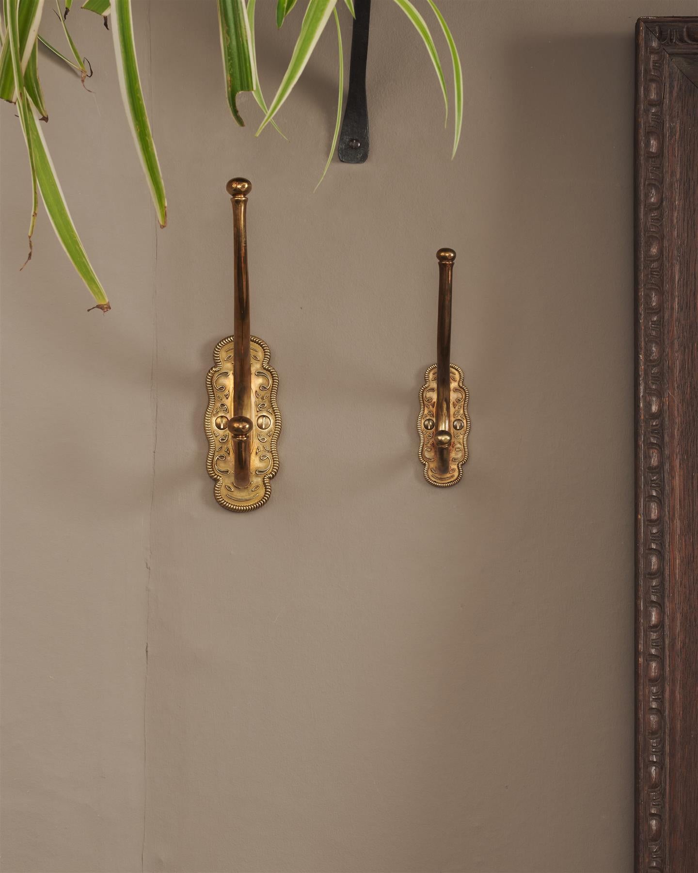 The Grand Parisian Café Hook