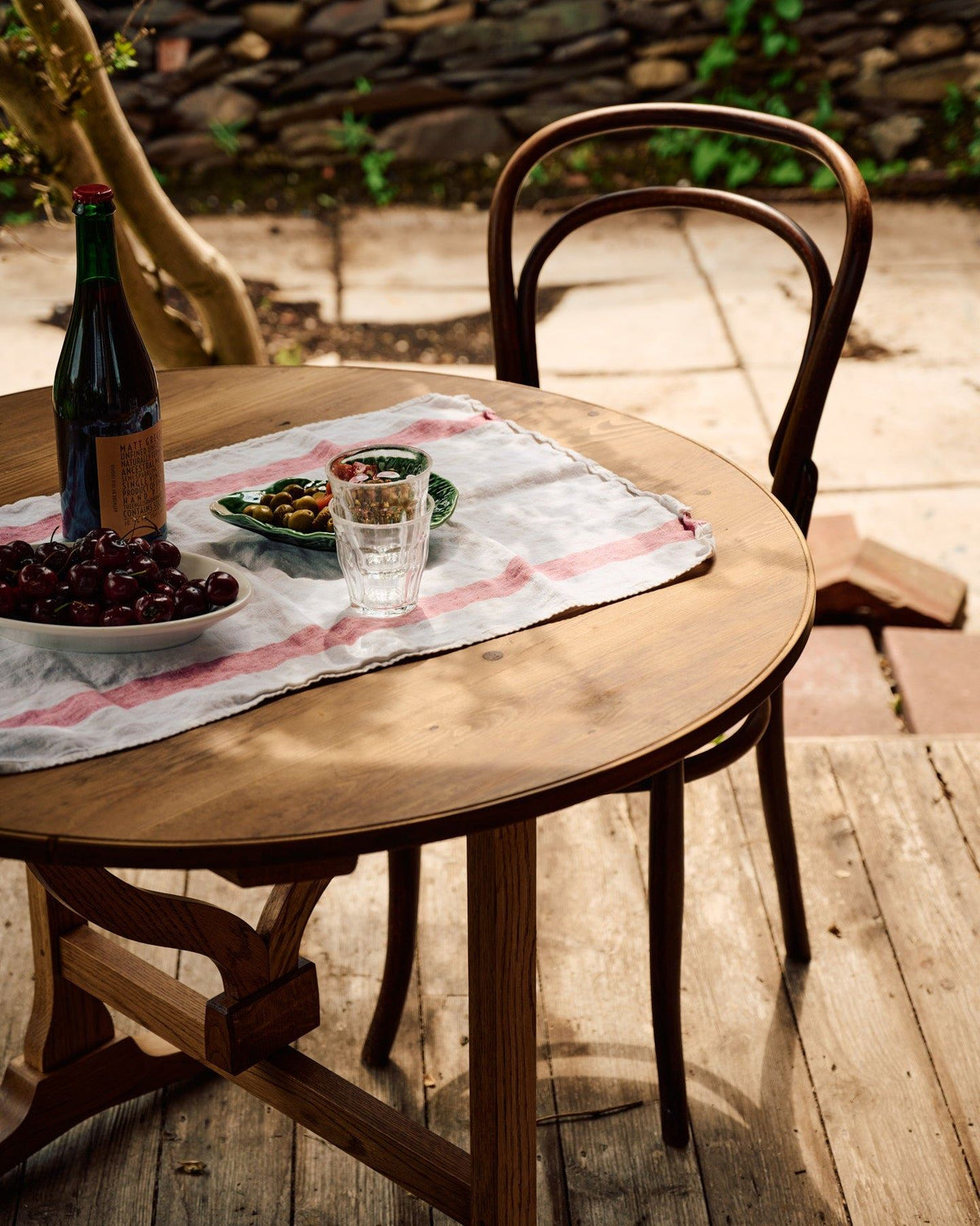 The Petite Vineyard Table TEST