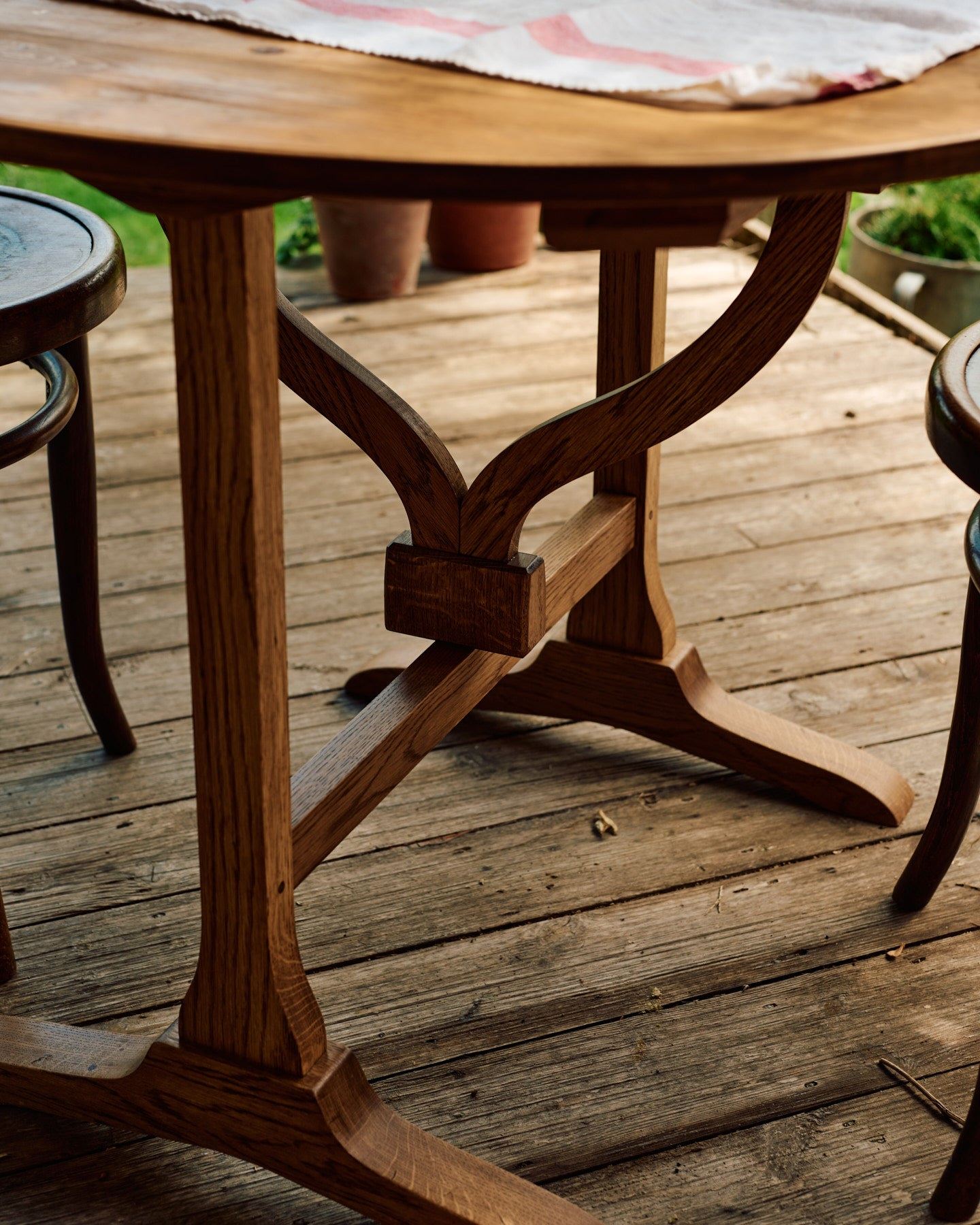 The Petite Vineyard Table