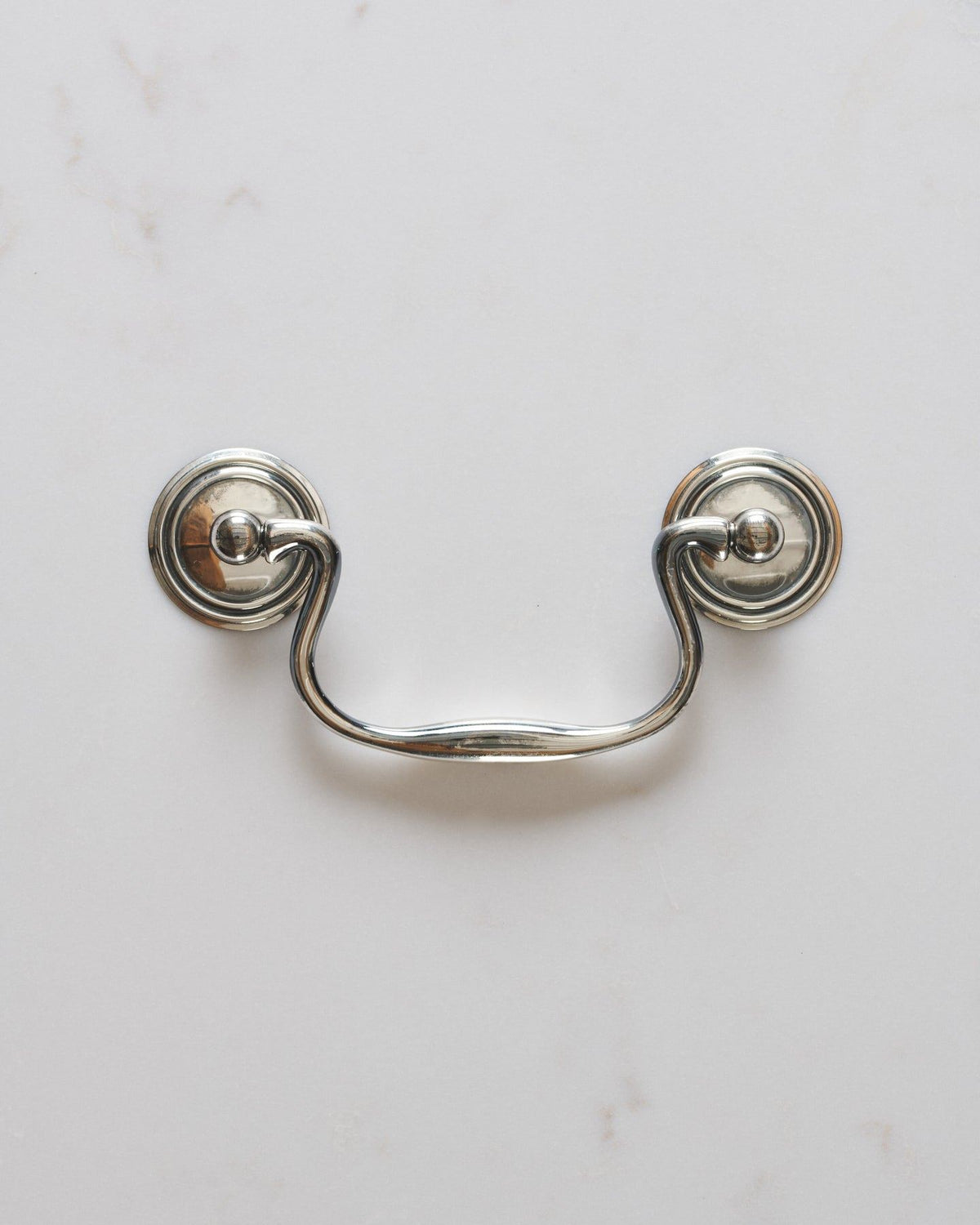 A Georgian-style swing handle for a kitchen cupboard or drawer in a tarnished 'Bella' silver finish. TEST