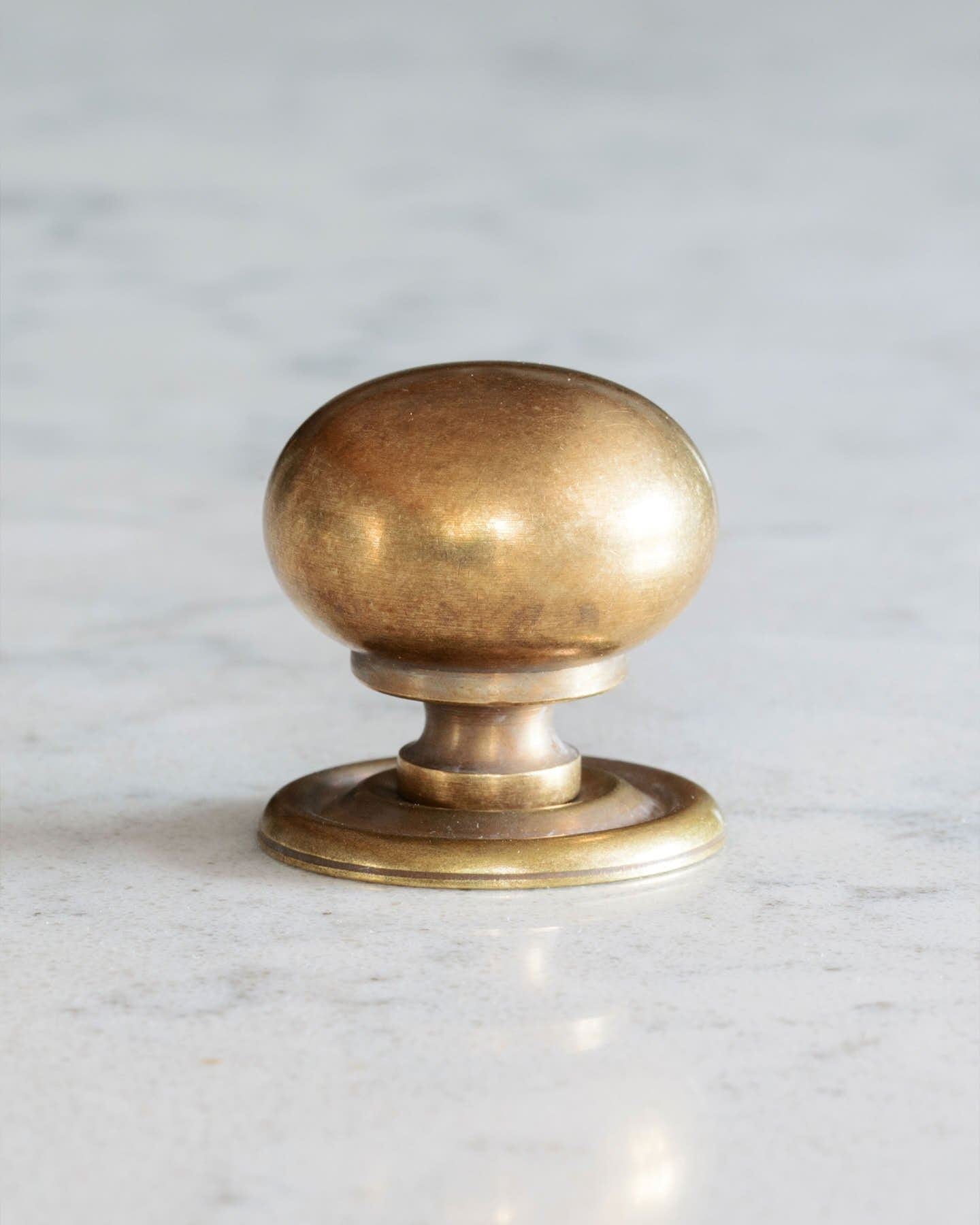 Bella Brass Round Knob - Medium