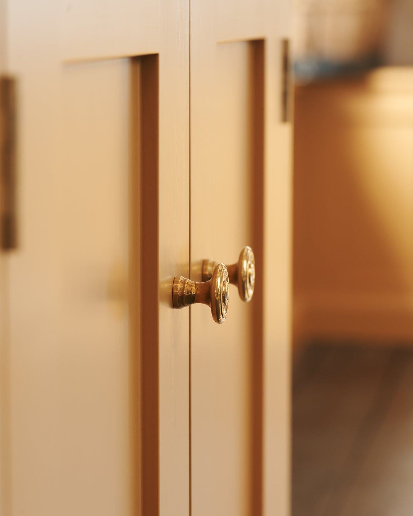 The Button Knob - Heirloom Brass
