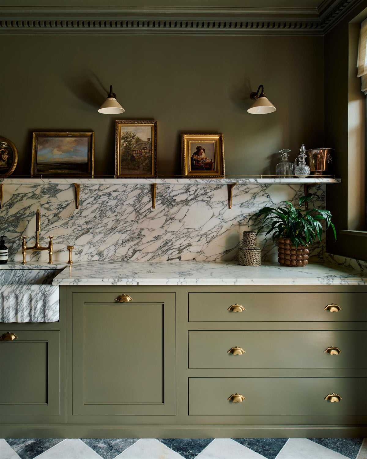 Classic Shelf Bracket - Brass TEST