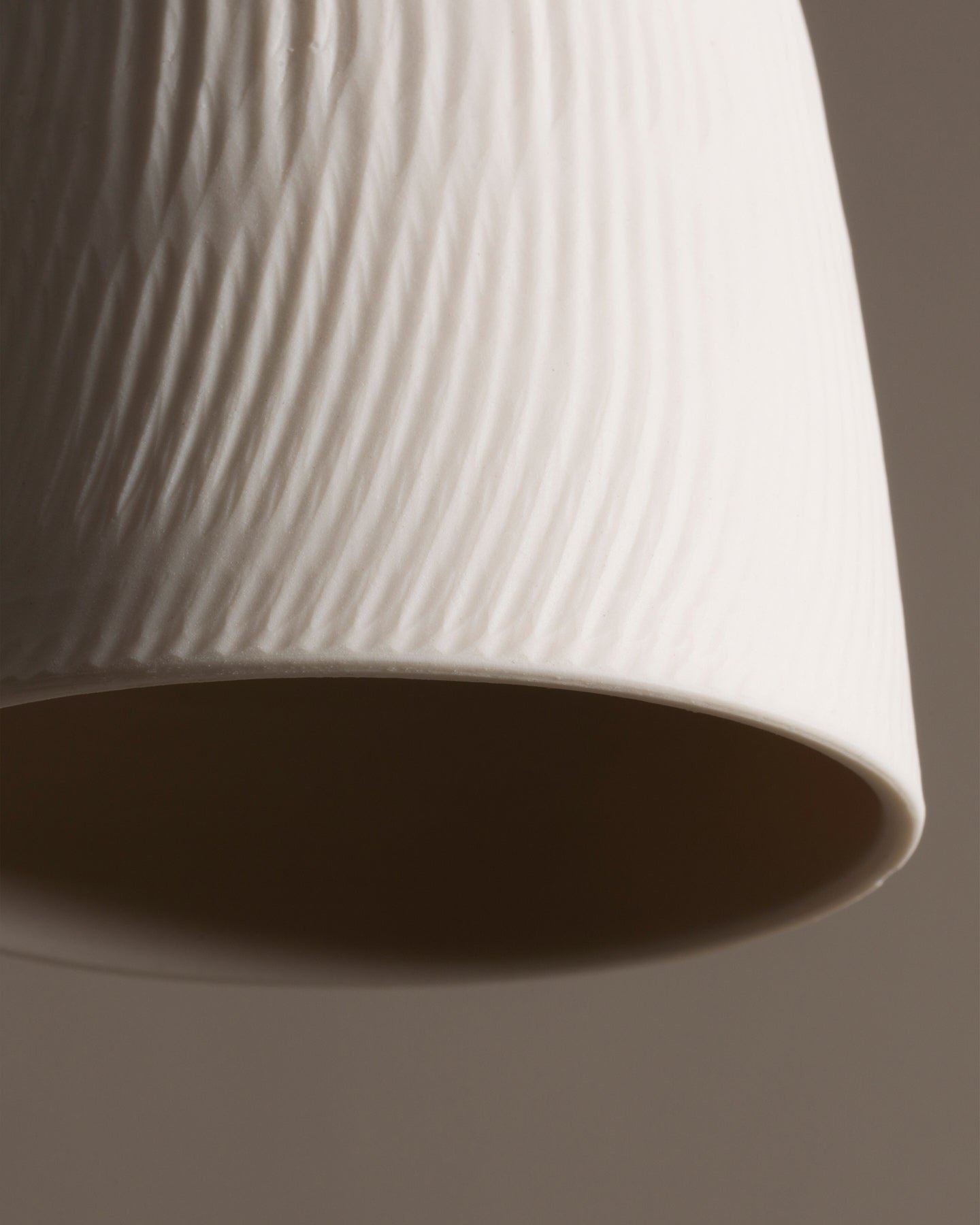 Large Chattered Beaker Porcelain Plug-in Light