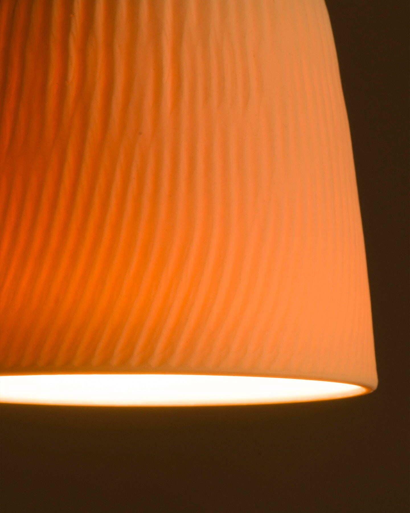 Large Chattered Beaker Porcelain Plug-in Light