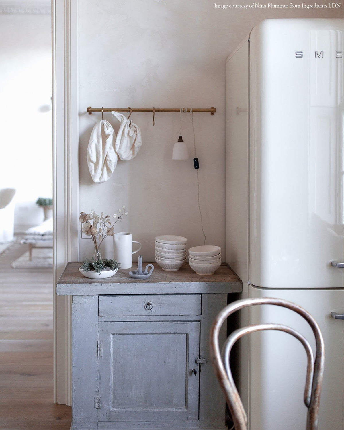 Small Plain Beaker Porcelain Plug-in Light TEST