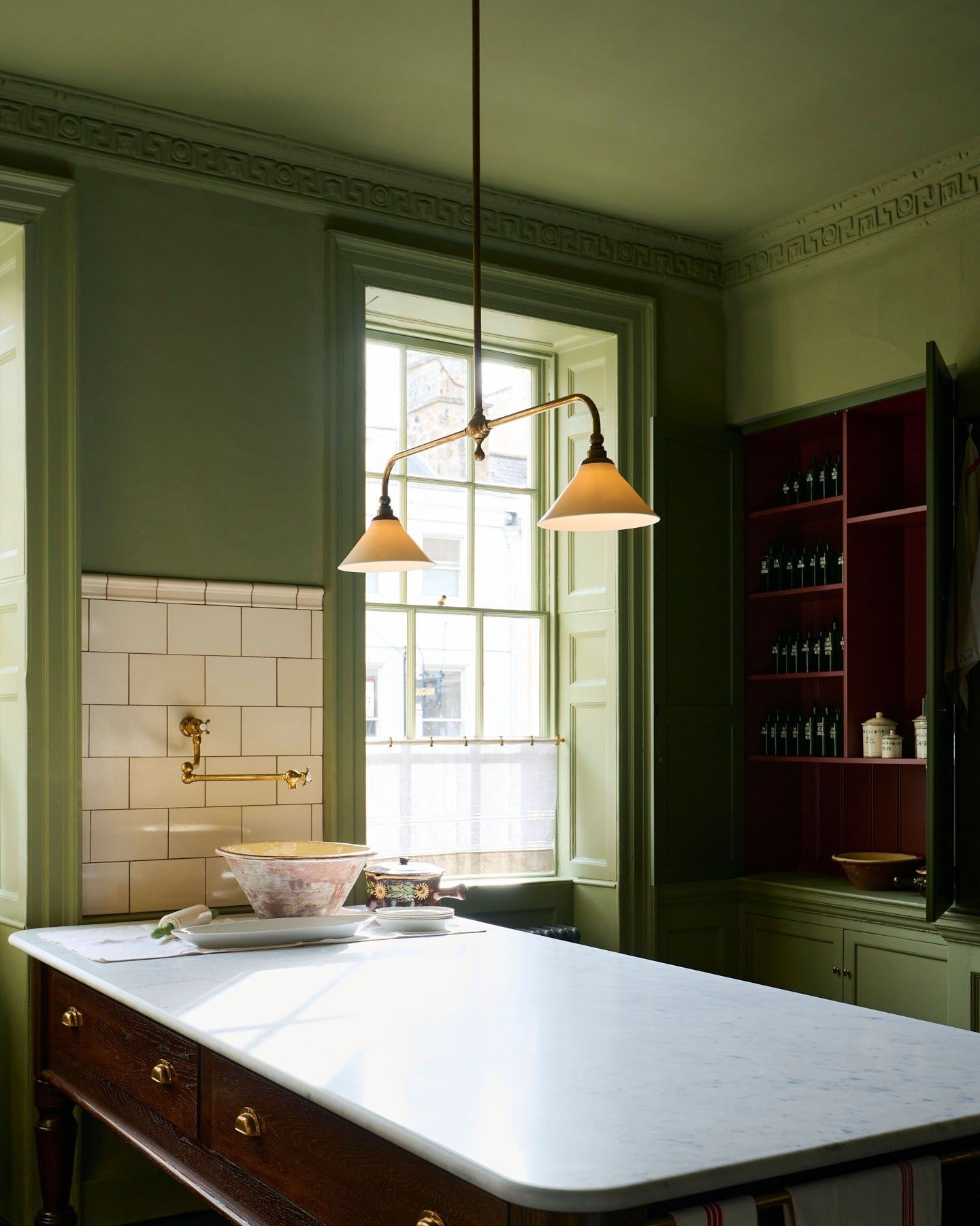 The Heirloom Gaselier Light with Porcelain Shades - Medium