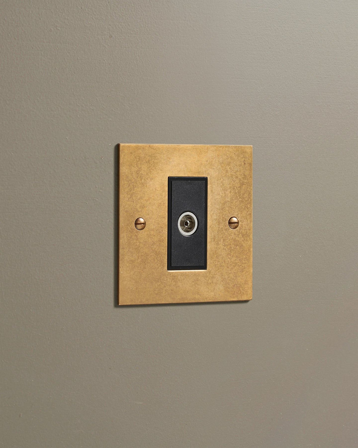 Aged Brass Classic TV Outlet TEST
