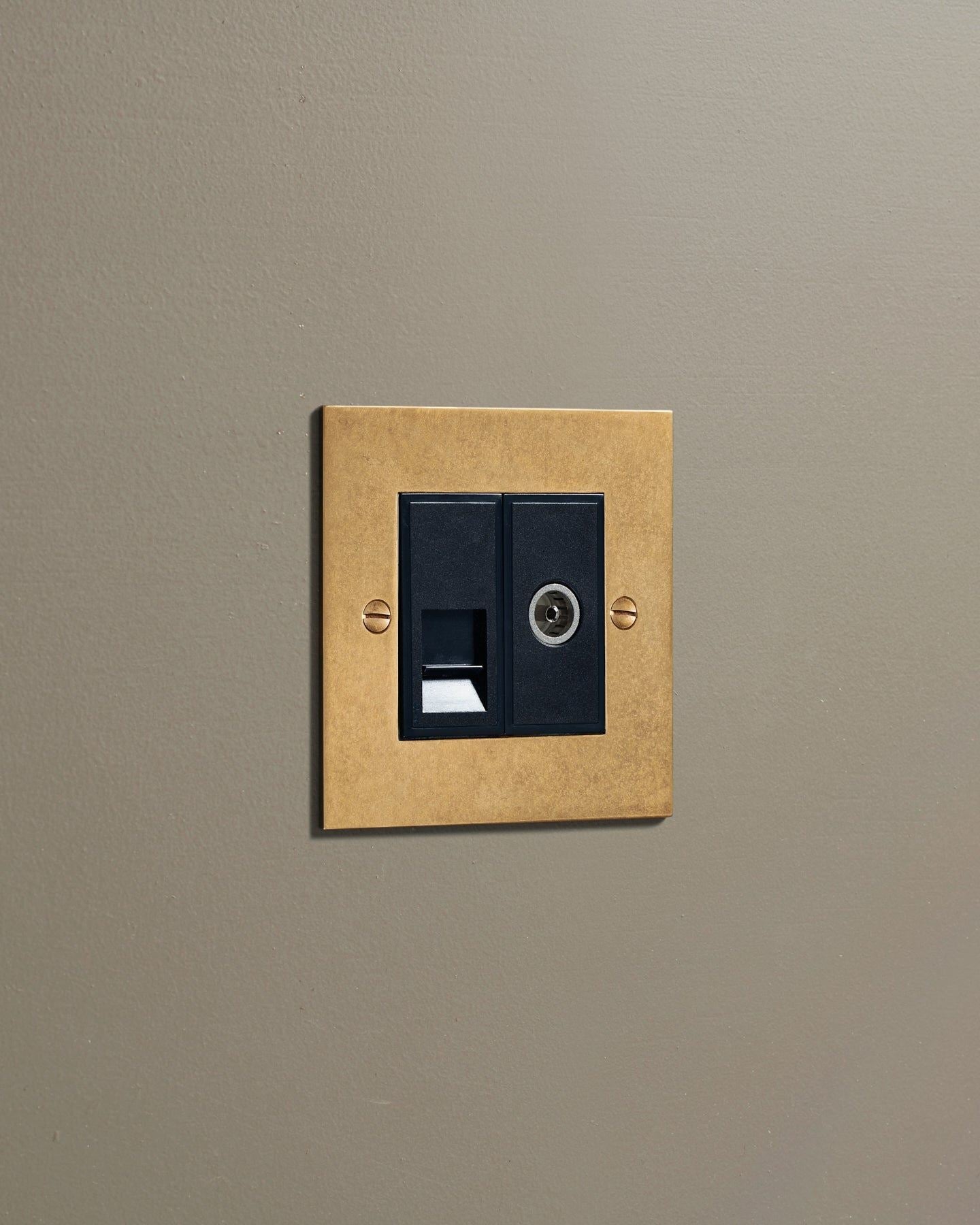 Aged Brass Classic TV & Telecom Outlet - 2 Gang