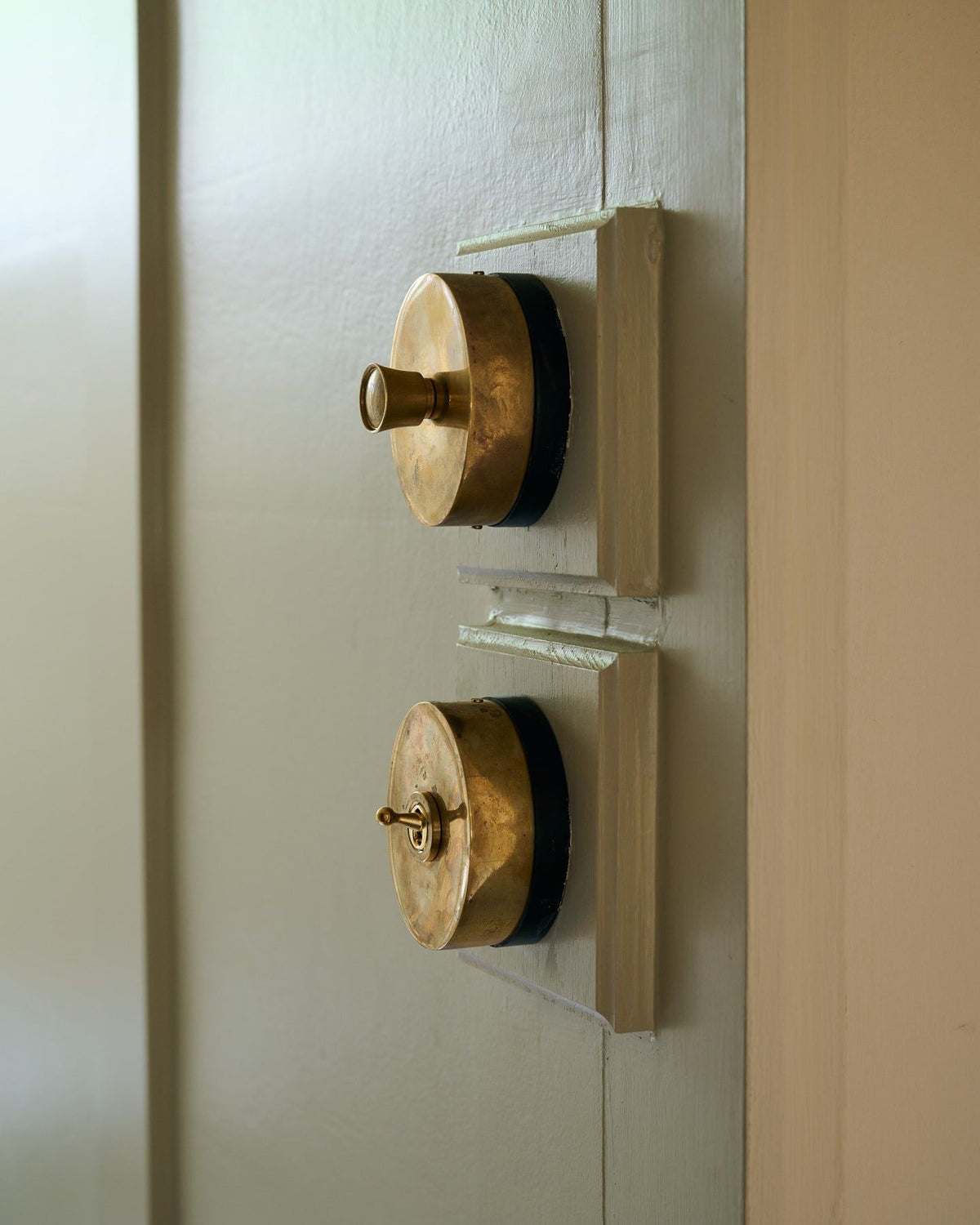 Heirloom Brass Oval Toggle Switch - Petite 1 Gang TEST