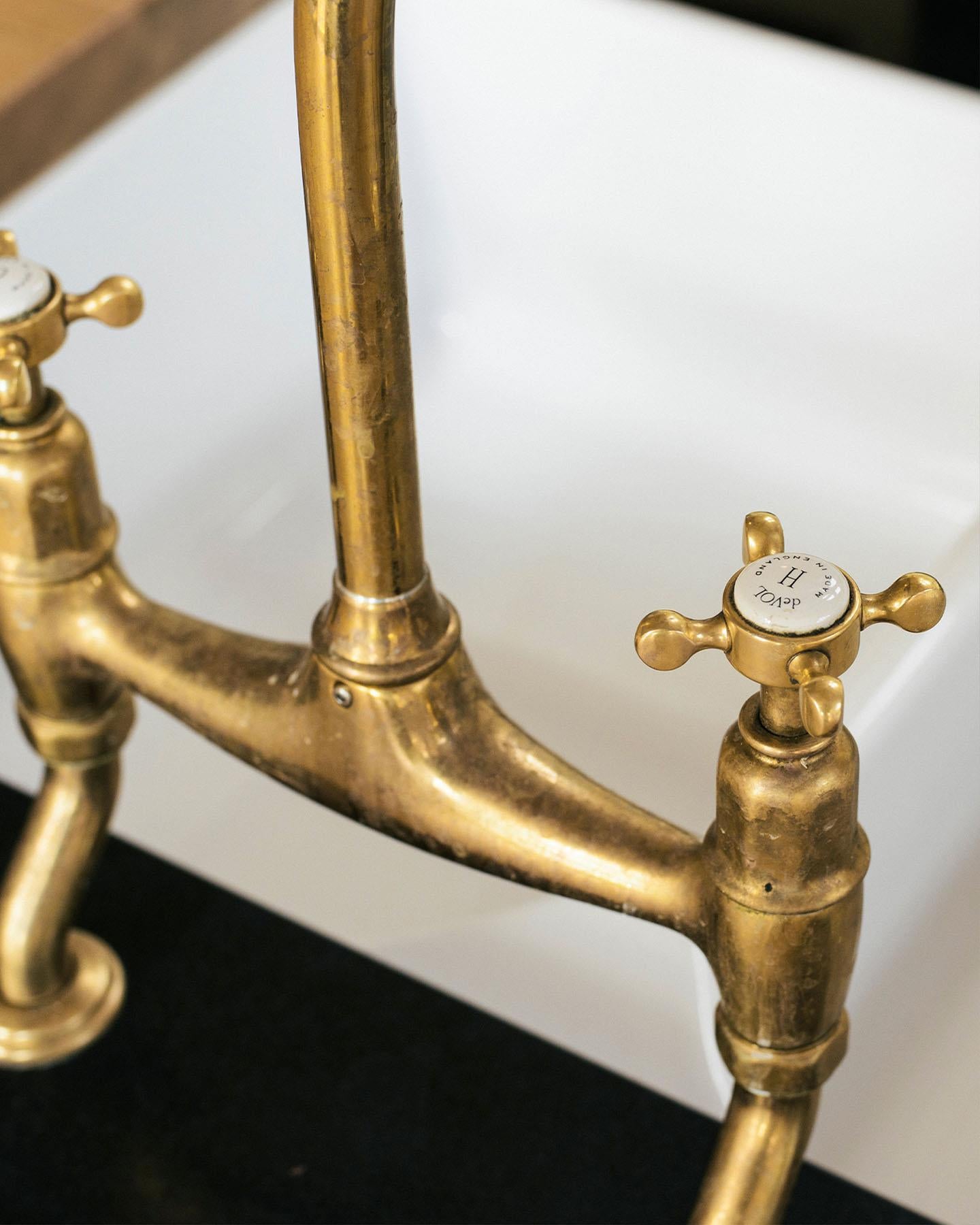 deVOL Aged Brass Ionian Tap