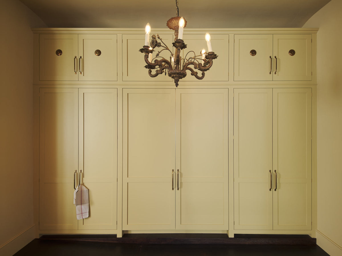 An Appliance Garage (or English Larder) in LA – deVOL Kitchens