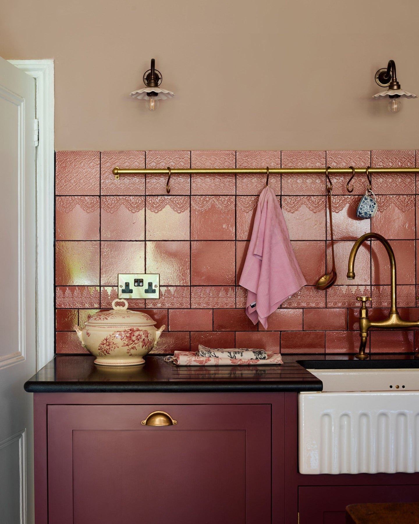 Rose Lace Market Tiles - Plain Metro