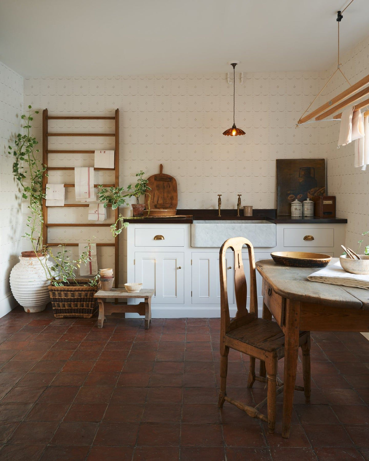 Grand Ditsy Delft Wallpaper in Sepia TEST