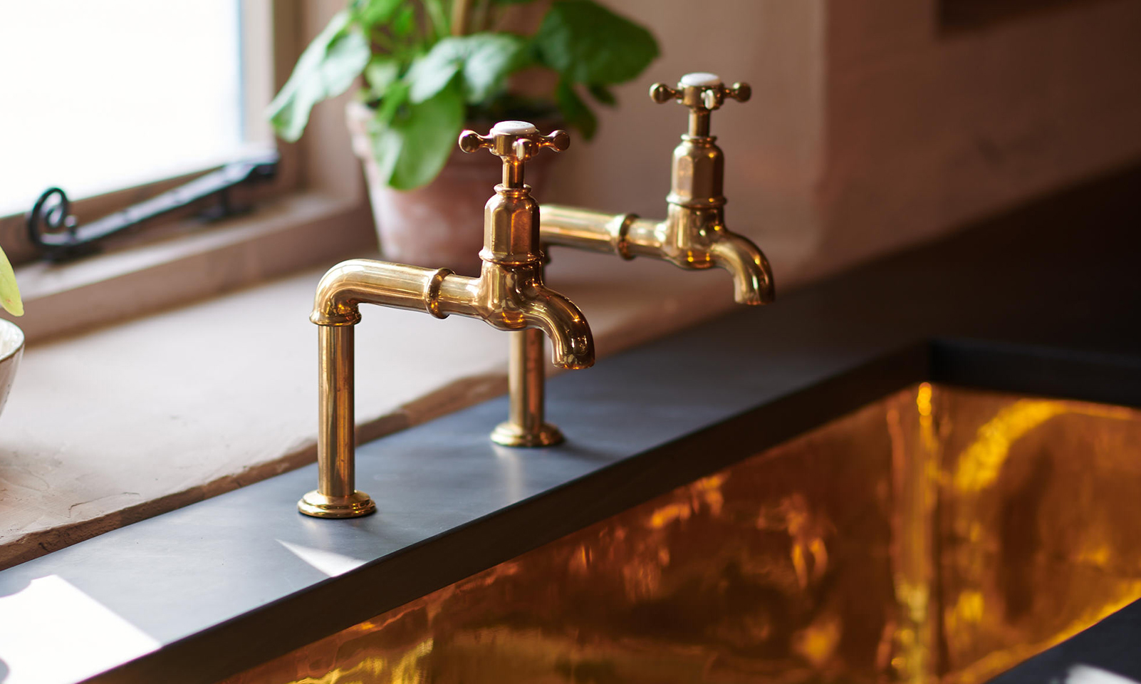 https://www.devolkitchens.co.uk/images/Aged%20Brass%20Taps%20-%20Editorial-Mayan-3_0.jpg