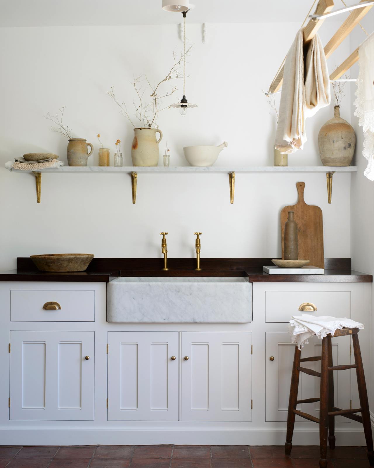 Farmhouse sink store shaker cabinet