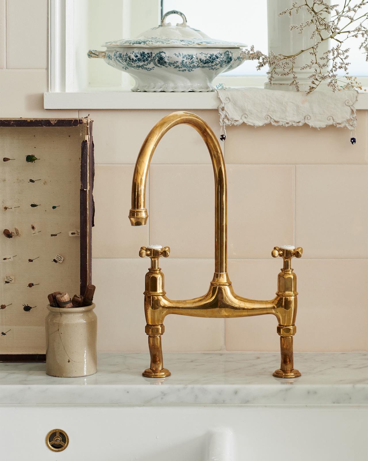 deVOL Aged Brass Ionian Tap