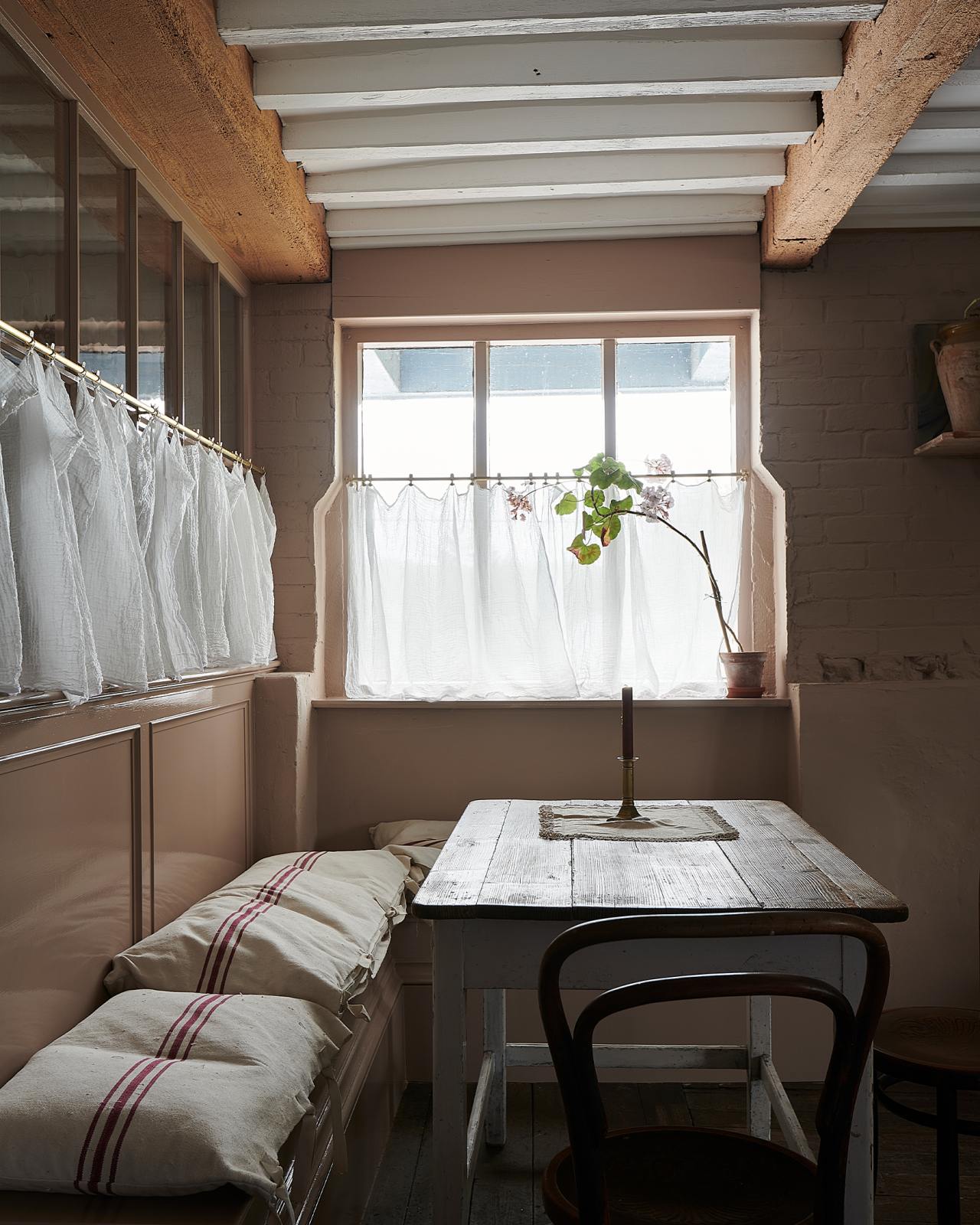 Tips and tricks for best cafe curtains