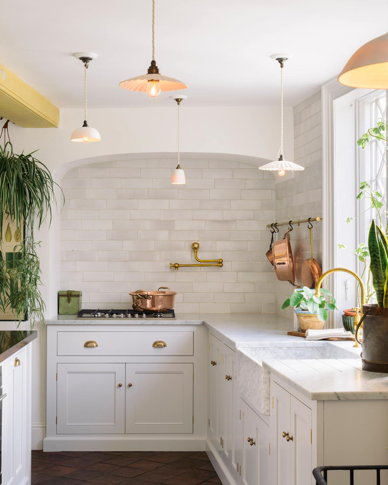Small Wide Pleat Porcelain Light deVOL Kitchens
