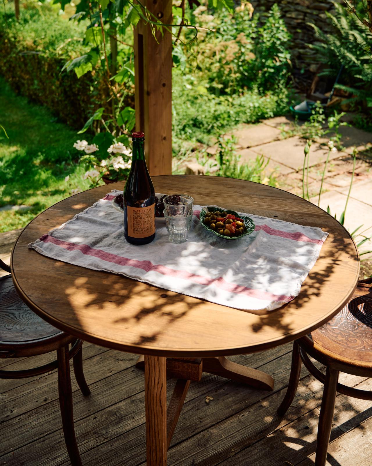 The Petite Vineyard Table